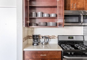 Elegant Hollywood 1BR w/Pool, walk to metro, restaurants, by Blueground