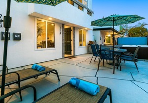 Family beach condo w/ private hot tub- steps to beach