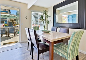 Family beach condo w/ private hot tub- steps to beach