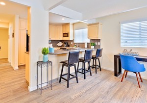 Family beach condo w/ private hot tub- steps to beach