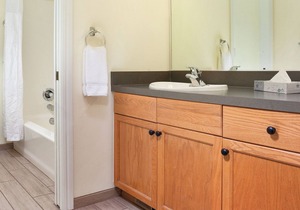 Family-Friendly Condo w/Private Balcony, Fireplace, Full Kitchen & Resort Pool