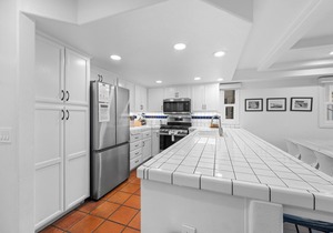 FAMILY OCEAN VIEW IN AMAZING MISSION BEACH, STEPS TO BEACH, PARKING, SLEEPS 8