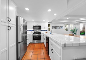 FAMILY OCEAN VIEW IN AMAZING MISSION BEACH, STEPS TO BEACH, PARKING, SLEEPS 8