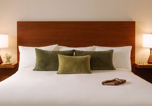 Found Santa Monica powered by Sonder | Accessible King Room