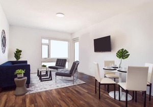 Glendale Premium Near Mall
