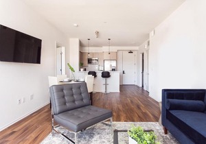 Glendale Premium Near Mall