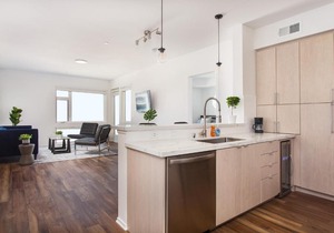 Glendale Premium Near Mall