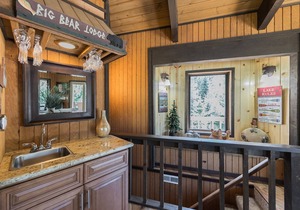 Gorgeous 8 person Lakehouse with Dock. Spectacular Views, 6 Person Spa & BBQ!