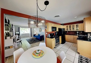 Gorgeous Remodeled Home w/30-Ft Pool, 8-Person Spa, Free WIFI & Mountain Views