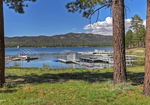 Happy Lake Cottage by Destination Big Bear : Rare Vintage Lakefront with Serene Lake Views and Rustic Charm!