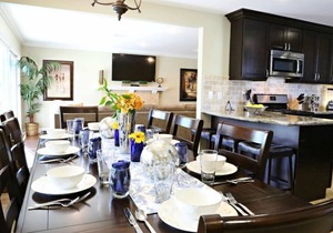 Highly Upgraded, 5 Bed, 4.5 ba, New Pool w/Jacuzzi, 1/2 mile walk to Disney