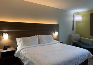 Holiday Inn Express Hotel & Suites Woodland Hills