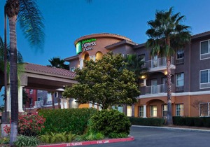 Holiday Inn Express Hotel & Suites Corona