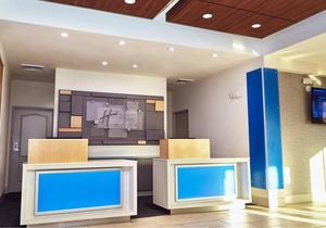 Holiday Inn Express Hotel & Suites Corona