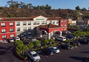 Holiday Inn Express & Suites - Lake Forest