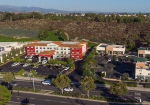 Holiday Inn Express & Suites - Lake Forest, an Ihg Hotel