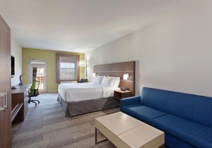 Holiday Inn Express & Suites Corona by IHG