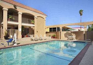 Howard Johnson by Wyndham Buena Park