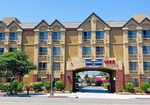 Howard Johnson by Wyndham Pasadena