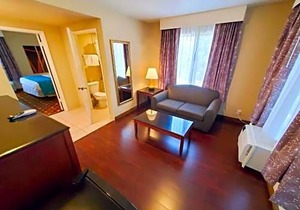 Howard Johnson by Wyndham Pasadena