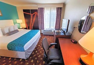Howard Johnson by Wyndham Pasadena