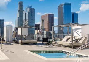 Huge Downtown LA Loft with Rooftop Pool & Jacuzzi