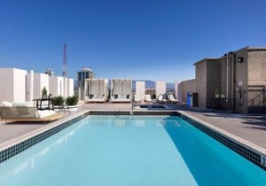 Huge Downtown LA Loft with Rooftop Pool & Jacuzzi