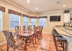 Huge Lake Arrowhead Home w/3 Decks & Grill!