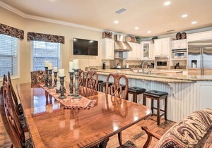 Huge Lake Arrowhead Home w/3 Decks & Grill!