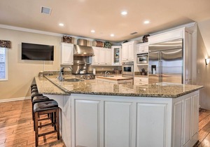 Huge Lake Arrowhead Home w/3 Decks & Grill!