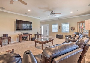 Huge Lake Arrowhead Home with 3 Decks and Grill!