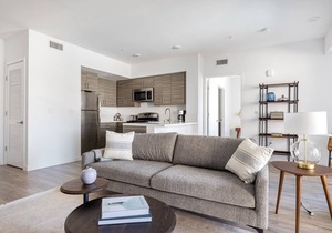 Ideal Brentwood 1BR w/Pool, Gym, W/D, walk to bars, shops, by Blueground