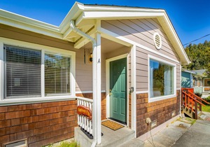 Ideal Family Retreat Near the Coast & State Parks with Gas Grill, Deck, & WiFi