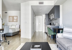 Ideal Long Beach Studio w/ Pool & Gym, walk to Ocean Blvd, by Blueground