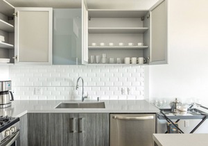 Ideal Mid-Wilshire Studio w/Gym, Pool, walk to S. La Brea, by Blueground