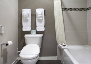 Just What You Were Looking For! Free Parking, Close to Hermosa Beach Pier