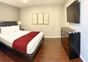 Just What You Were Looking For! Free Parking, Close to Hermosa Beach Pier