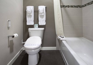 Just What You Were Looking For! Free Parking, Close to Hermosa Beach Pier