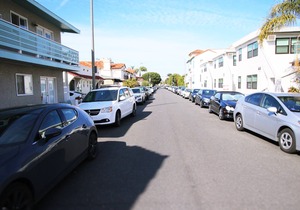 L@K 2 minute walk to the BEACH and the party street called 2nd Street!