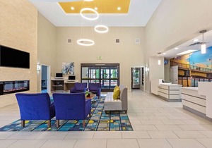 La Quinta Inn & Suites by Wyndham NE Long Beach/Cypress