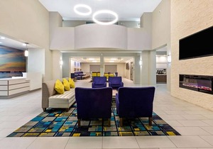 La Quinta Inn & Suites by Wyndham NE Long Beach/Cypress