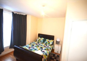 London Zone 2 Three Bedroom Apartment