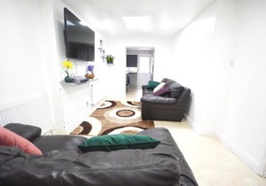 London Zone 2 Three Bedroom Apartment