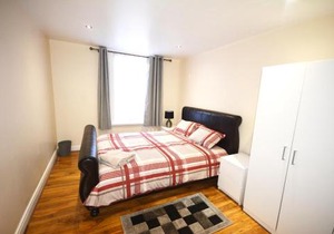 London Zone 2 Three Bedroom Apartment