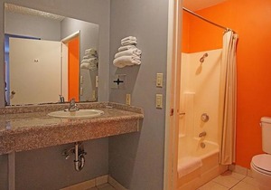 Los Angeles Inn & Suites - Lax
