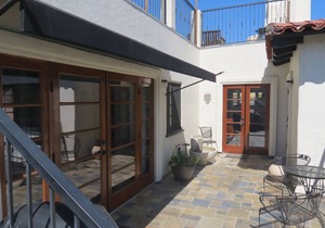 Lovely Apartment Steps From The Beach.