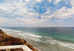 Lovely beachfront house with wood-burning fireplace, W/D, central AC & deck