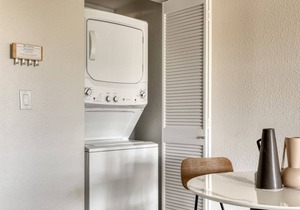 Lovely Burbank 1BR w/ Pool, W/D & Gym, near TJ & WF, by Blueground
