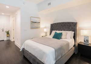Luxe and Modern Studio, Centrally Located in DTLA, Self Check in, Two Story Gym