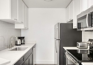 Luxe Redondo Beach 1BR w/Pool, Gym & W/D, walk to Beach, by Blueground